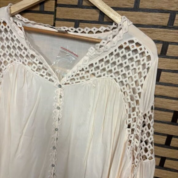 Sundance Cream Crochet Blouse Size Large Petite - Picture 3 of 6